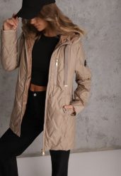 Brązowa Długa Kurtka Parka Pikowana z Kapturem Ozdobiona Aplikacją Rossea. Brązowe kurtki damskie Renee, m, z aplikacjami, z jeansu, street, z kapturem. Za 159.99 zł.