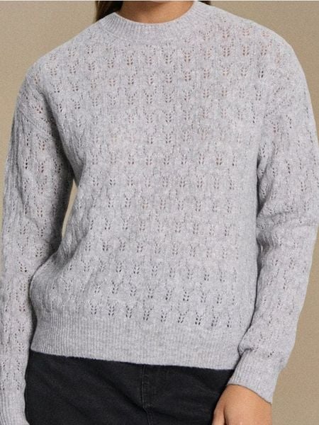 Ażurowy sweter z domieszką wełny - szary. Szare swetry damskie Sinsay, l, w ażurowe wzory, z wełny, bez kołnierzyka, bez ramiączek, bez kaptura. Za 49.99 zł.