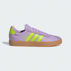 Buty VL Court 3.0. Czerwone obuwie sportowe damskie Adidas, bez wzorów, z gumy. Za 264.99 zł.
