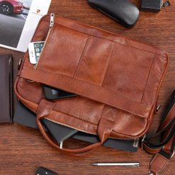 Skórzana torba na laptop duża męska pojemna premium Beltimore brązowa J13. Brązowe torby na laptopa męskie bez wzorów. Za 439.99 zł.