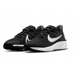 Buty Sportowe Młodzieżowe Nike Star Runner 4 Nn GS. Biała obuwie sportowe damskie Nike, bez wzorów, na fitness i siłownię. Za 193.60 zł.