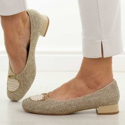 Beżowe breid czółenka damskie M.Daszyński Sa268-8. Brązowe czółenka damskie M.Daszyński, z aplikacjami, ze skóry, casualowe, bez obcasa, na obcasie, bez zapięcia. Za 189.00 zł.