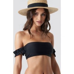 Camille Botten x NA-KD Frill Shoulder Bandeau Bikini Top - Black. Bikini damskie marki Camille Botten x NA-KD. Za 80.95 zł.
