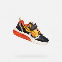 Sneakersy dla chłopców Geox Ciberdron. Brązowe trampki i tenisówki chłopięce Geox, bez wzorów, z materiału, sportowe, bez zapięcia. Za 278.50 zł.