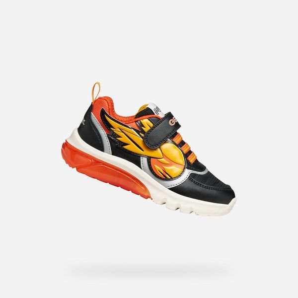 Sneakersy dla chłopców Geox Ciberdron. Brązowe trampki i tenisówki chłopięce Geox, bez wzorów, z materiału, sportowe, bez zapięcia. Za 281.50 zł.