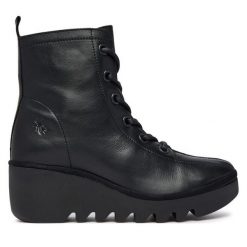 Botki Fly London. Czarne botki damskie Fly London, bez obcasa, na płaskiej podeszwie, bez zapięcia. Za 879.99 zł.