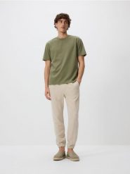 Spodnie jogger z lnem - beżowy. Brązowe spodnie materiałowe męskie Reserved, l, bez wzorów, z wiskozy. Za 149.99 zł.