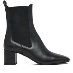 Botki LOVE MOSCHINO. Czarne botki damskie Love Moschino, bez obcasa, na słupku, bez zapięcia. Za 1,079.00 zł.