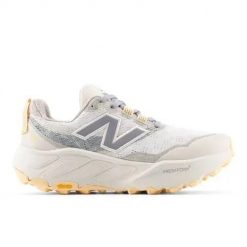 Buty do biegania damskie New Balance Hierro. Białe obuwie sportowe damskie New Balance, bez wzorów, do biegania. Za 992.00 zł.
