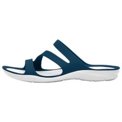 Crocs Damskie sandały Swiftwater Sandal. Niebieskie sandały damskie Crocs, bez wzorów, bez obcasa, bez zapięcia. Za 179.95 zł.