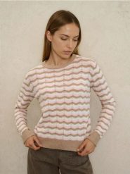 Ażurowy sweter w paski - wielobarwny. Swetry damskie Sinsay, l, w ażurowe wzory, bez kołnierzyka, bez ramiączek, bez kaptura. Za 39.99 zł.