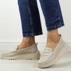 Beżowe ażurowe skórzane mokasyny damskie S.Barski 509. Brązowe mokasyny damskie S.BARSKI, ze skóry, eleganckie. Za 219.00 zł.