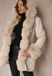 Jasnobeżowa Kurtka Parka z Futerkiem i Szerokim Kapturem Florion. Brązowe kurtki damskie Renee, na zimę, l, z aplikacjami, z futra. Za 179.99 zł.