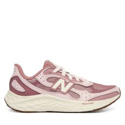 Buty do biegania New Balance. Czerwone obuwie sportowe damskie New Balance, bez wzorów, do biegania. Za 339.99 zł.