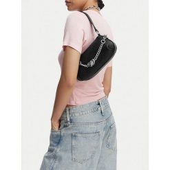 Torebka Juicy Couture. Czarne torebki do ręki damskie Juicy Couture, bez wzorów, klasyczne, bez dodatków. Za 249.99 zł.