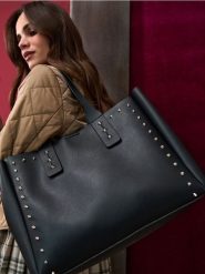 Torebka shopper z ozdobnymi ćwiekami - czarny. Czarne torebki shopper damskie Sinsay, bez wzorów, bez dodatków. Za 79.99 zł.
