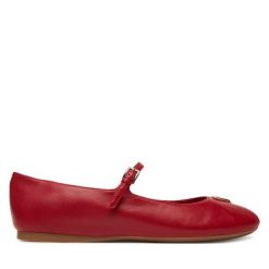 Baleriny Guess. Czerwone baleriny damskie Guess, z aplikacjami, bez obcasa. Za 399.99 zł.