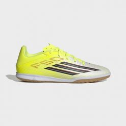 Buty do piłki nożnej halowej ADIDAS F50 Club Futsal. Żółte buty sportowe męskie Adidas, bez zapięcia, do piłki nożnej. Za 269.99 zł.