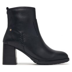 Botki Pikolinos. Czarne botki damskie Pikolinos, bez obcasa, na słupku, bez zapięcia. Za 799.99 zł.