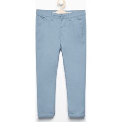 Spodnie chino - Niebieski. Spodnie materiałowe dla chłopców Reserved. W wyprzedaży za 39.99 zł.
