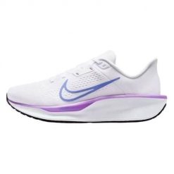 Buty do biegania damskie Nike Quest 6. Białe obuwie sportowe damskie Nike, bez wzorów, z materiału, do biegania. Za 449.00 zł.