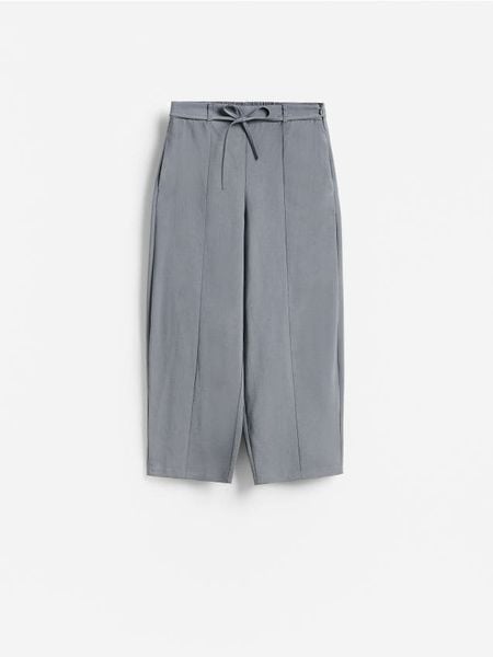 Spodnie barrel leg - szary. Szare spodnie materiałowe damskie Reserved, l, bez wzorów, z tkaniny. Za 139.99 zł.