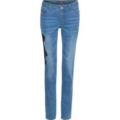 Dżinsy z koronką bonprix niebieski "bleached" z niebieską koronką. Jeansy damskie marki bonprix. Za 79.99 zł.