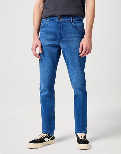WRANGLER MĘSKIE SPODNIE RIVER RUSTIC 112352673 W17T017957. Niebieskie jeansy męskie Wrangler, klasyczne. Za 189.99 zł.