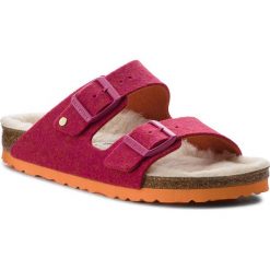 Kapcie BIRKENSTOCK - Arizona Rivet 1012434 Doubleface Fuchsia. Kapcie damskie marki Birkenstock. W wyprzedaży za 259.00 zł.
