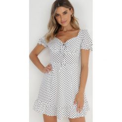 Biała Sukienka Abin. Białe sukienki damskie Born2be, l, z aplikacjami, vintage, bez kołnierzyka, bez ramiączek, mini. Za 74.99 zł.