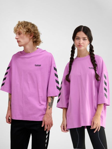 Oversized T-shirt Hummel Willy SW. Czarne t-shirty damskie Hummel, xs, bez wzorów, z dzianiny, klasyczne, bez kołnierzyka. Za 181.50 zł.