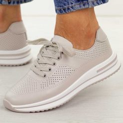 Beżowe ażurowe skórzane półbuty damskie Filippo Dp7608/26. Brązowe półbuty damskie Filippo, na lato, w ażurowe wzory, z jeansu, casualowe, z okrągłym noskiem, bez obcasa, na płaskiej podeszwie, bez zapięcia. Za 219.00 zł.