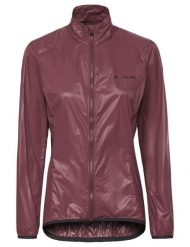 Kurtka rowerowa W Matera Air Jacket. Czerwone kurtki damskie Vaude, bez wzorów, z materiału, bez kaptura. Za 357.50 zł.
