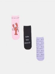 Skarpetki bawełniane Friends 3 pack - wielobarwny. Skarpety damskie Sinsay, bez wzorów, z bawełny. Za 15.99 zł.