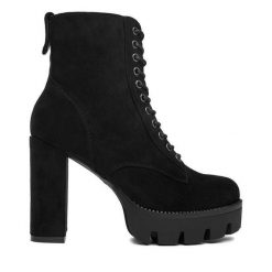 Botki DeeZee. Czarne botki damskie DeeZee, bez obcasa, na słupku, bez zapięcia. Za 219.99 zł.