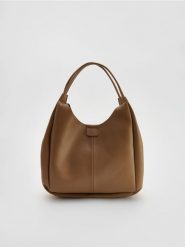 Torebka hobo - beżowy. Brązowe torebki do ręki damskie Reserved, bez wzorów, ze skóry, bez dodatków. Za 159.99 zł.