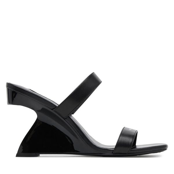 Klapki KARL LAGERFELD. Czarne klapki damskie KARL LAGERFELD, bez wzorów, bez obcasa. Za 432.99 zł.
