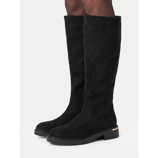 Kozaki Nine West. Czarne kozaki damskie Nine West, bez obcasa, na płaskiej podeszwie. Za 299.99 zł.