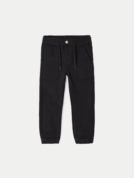 Mayoral Spodnie materiałowe 4536 Czarny Regular Fit. Czarne spodnie materiałowe dla chłopców Mayoral, bez wzorów, z bawełny. Za 119.99 zł.