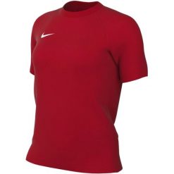Koszulka damska Nike Dri-Fit Park VIII. Czerwone koszulki sportowe damskie Nike, bez wzorów, z materiału, bez kołnierzyka, bez ramiączek, do piłki nożnej, dri-fit (nike). Za 66.99 zł.