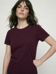 Koszulka z bawełną z haftowanym napisem - czerwony. Czerwone t-shirty damskie Sinsay, l, bez wzorów, z bawełny, bez kołnierzyka. Za 19.99 zł.