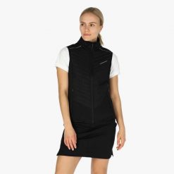 Ocieplana kamizelka treningowa damska Swedemount On Course Vest wodoodporna. Czarne kurtki damskie SWEDEMOUNT, bez wzorów, bez kaptura, do biegania. Za 249.99 zł.