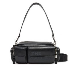 Torebka Marc Jacobs. Czarne torebki do ręki damskie Marc Jacobs, bez wzorów, klasyczne, bez dodatków. Za 1,529.00 zł.