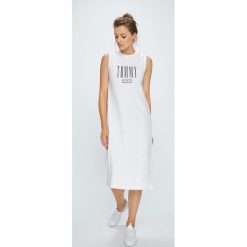 Tommy Jeans - Sukienka. Sukienki damskie marki Tommy Jeans. W wyprzedaży za 199.90 zł.