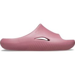 Klapki dla dorosłych Crocs Mellow Recovery Slide. Czerwone klapki damskie Crocs, bez wzorów, eleganckie, bez obcasa. W wyprzedaży za 253.90 zł.