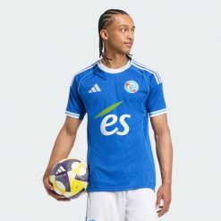 Koszulka podstawowa RC Strasbourg 25/26. Niebieskie koszulki sportowe męskie Adidas, bez wzorów, bez kołnierzyka, bez ramiączek, do piłki nożnej. Za 439.00 zł.