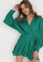 Zielona Sukienka Appobe. Zielone sukienki damskie Born2be, na imprezę, m, z aplikacjami, z tkaniny, bez kołnierzyka, bez ramiączek, mini, kopertowe. Za 149.99 zł.