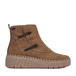 Botki Rieker. Brązowe botki damskie Rieker, bez obcasa, na koturnie, bez zapięcia. Za 399.99 zł.