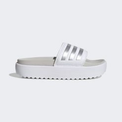 Adilette Platform Slides. Białe klapki damskie Adidas, bez wzorów, sportowe, bez obcasa. Za 234.25 zł.