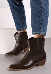 Brązowe Botki Kowbojki z Ozdobnymi Nitami Mevasia. Brązowe botki damskie Born2be, bez obcasa, na obcasie, bez zapięcia. Za 129.99 zł.